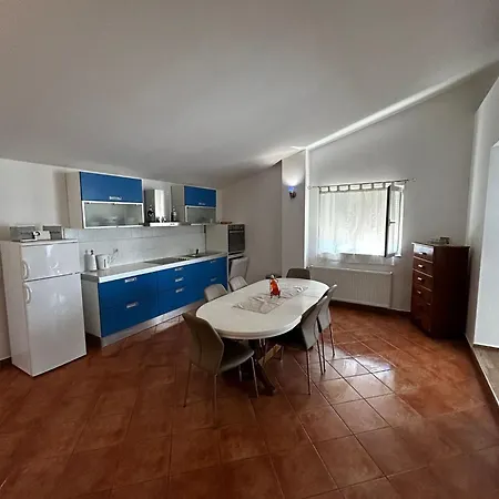 Petrovic Apartment Pirovac
