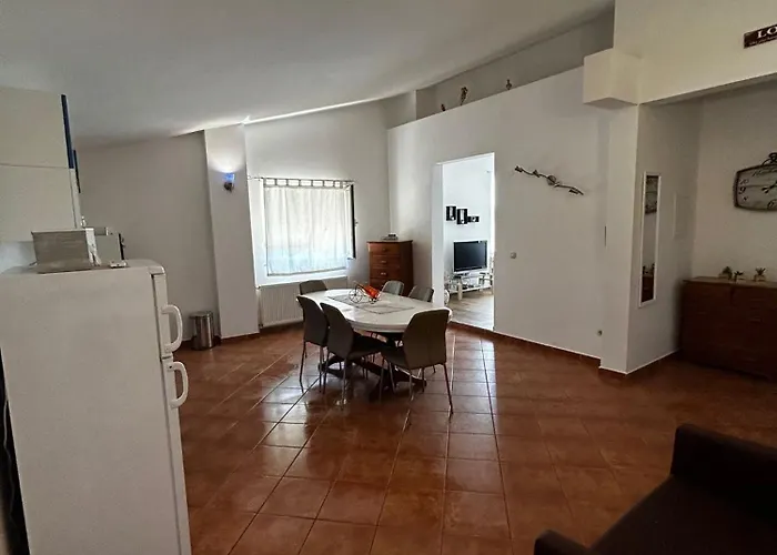 アパート Petrovic